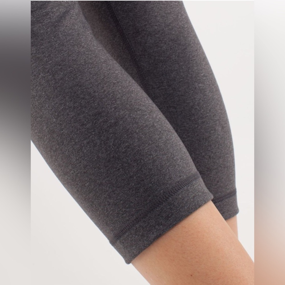 Lululemon Wunder Under Crop, Size 6 - Picture 3 of 9